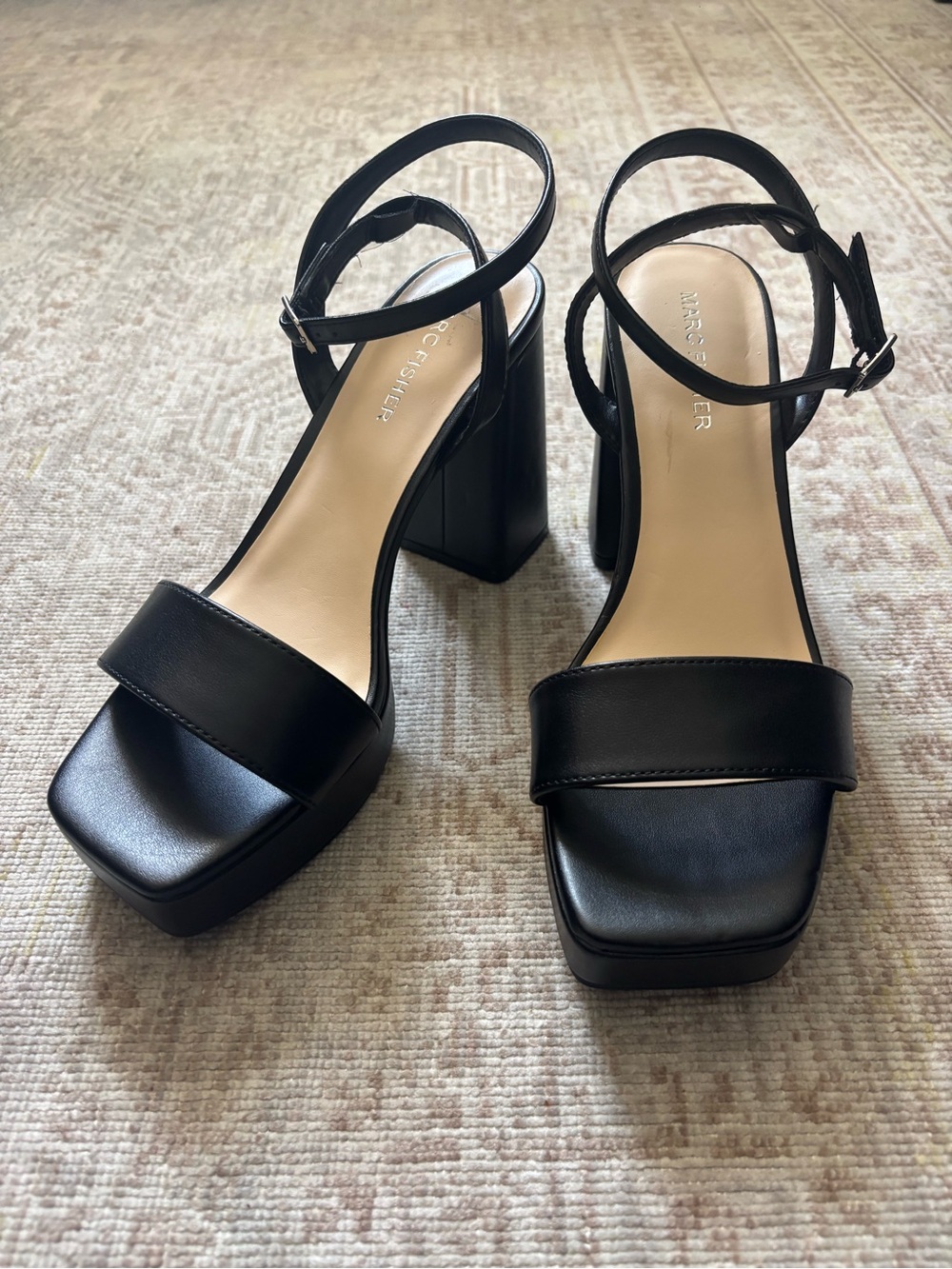 NWOT Marc Fisher platform heels size 8